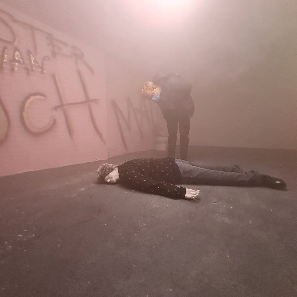 Site specific installation with a replica doll of gallerist Henk Logman, jazz music, glitter, graffiti, toilet, fog machine, water, wall paper. A collaboration with Marin Hondebrink. 2020-2021